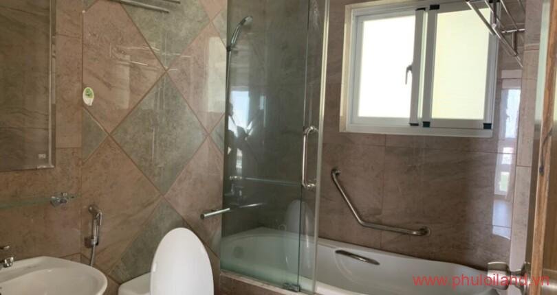 khu-vuc-bong-tam-ben-trong-can-ho