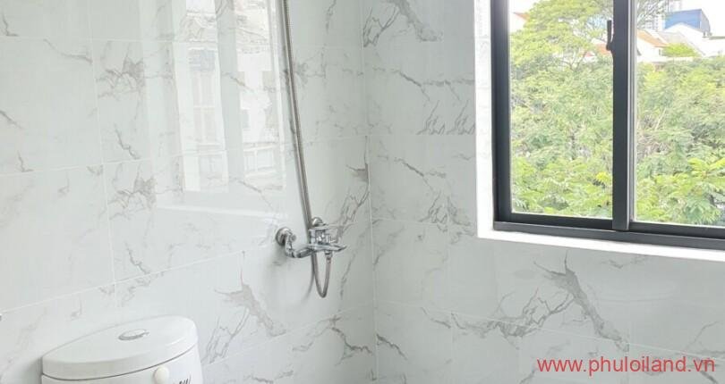 khu-vuc-ve-sinh-ben-trong-can-ho (3)