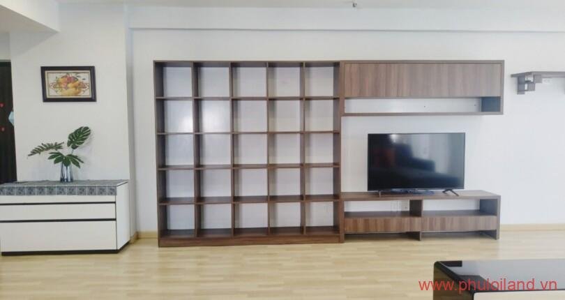 khuon-vien-phong-khach-can-ho-can-cho-thue-rong-thoang