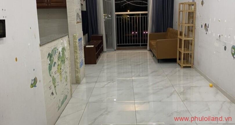 phong khach can ho ban 810x430 - Bán căn hộ chung cư Scenic Valley 1, tầng trung, 70m2, giá 3.6 tỷ, nhà đang trống.