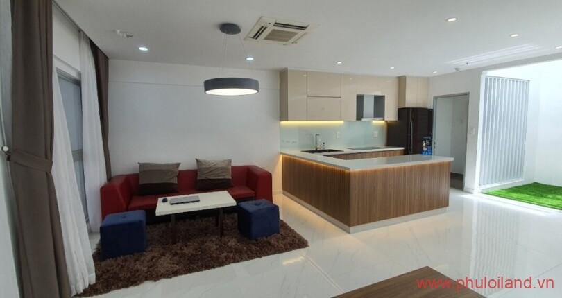 phong-khach-can-ho-ban-thoang-rong