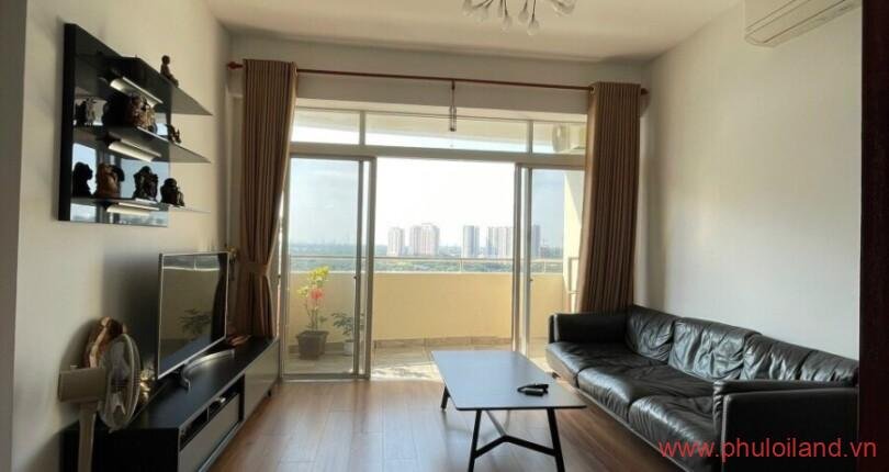 phong-khach-co-san-go-am-cung