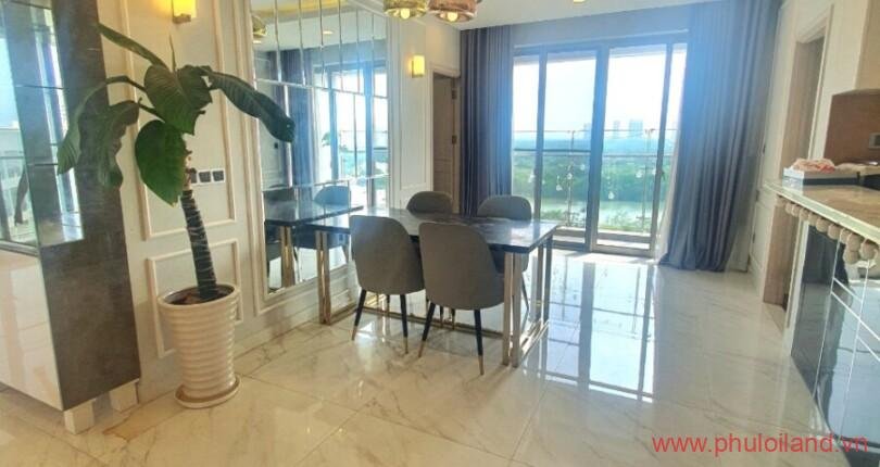 phong-khach-cua-can-ho-can-ban-midtown-m5