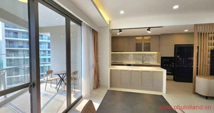 phong-khach-trong-can-ho-can-ban-riverpark-premier (4)