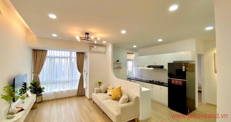 phong-khach-trong-can-ho-can-ban-sky-garden-3