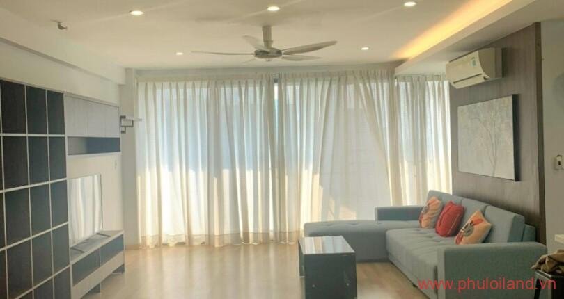 phong-khach-trong-can-ho-can-cho-thue-green-valley (3)