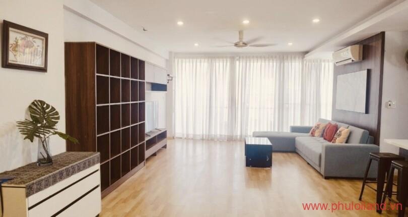 phong-khach-trong-can-ho-can-cho-thue-green-valley