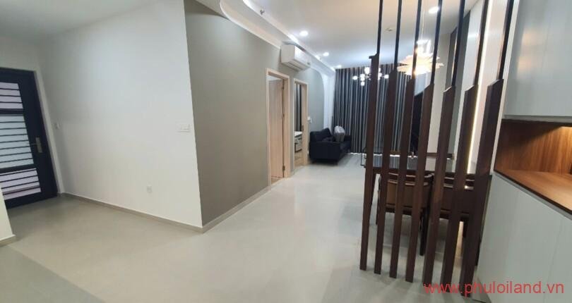 phong-khach-trong-can-ho-can-cho-thue-hung-phuc-premier