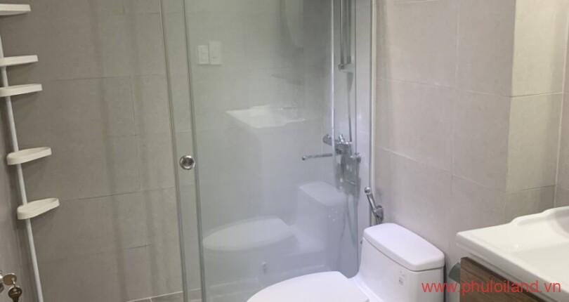 toilet-trong-can-ho-can-cho-thue-green-valley