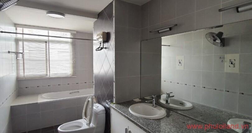 toilet-trong-can-ho-day-du-thiet-bi