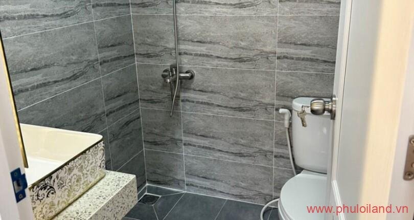 tollet-ben-trong-can-ho