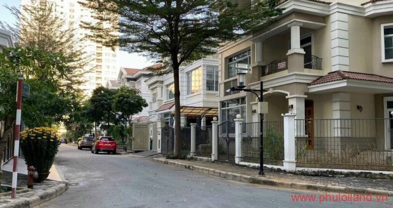 vi-tri-biet-thu-toa-lac-tren-goc-duong-noi-khu-my-van-2