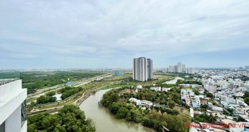 view-nhin-tu-ban-cong-phong-khach-can-ho