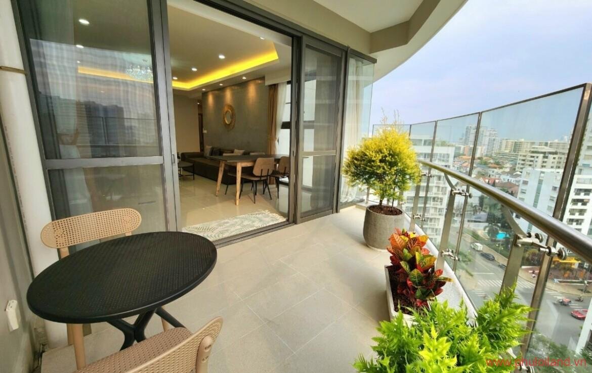 ban cong phong khach trong can ho can ban riverpark 2 1170x738 - Riverpark Premier, 130m2, 3pn, 2wc, nhà cực đẹp, view cực thoáng, ô xe trên sổ, giá tốt nhất khu 12,2 tỷ.