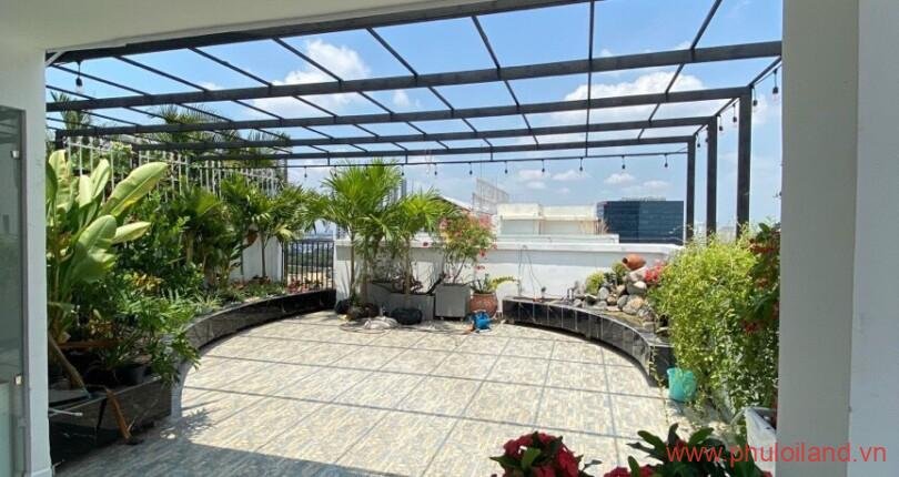 ban-cong-san-thuong-penthouse-sky-garden-ban