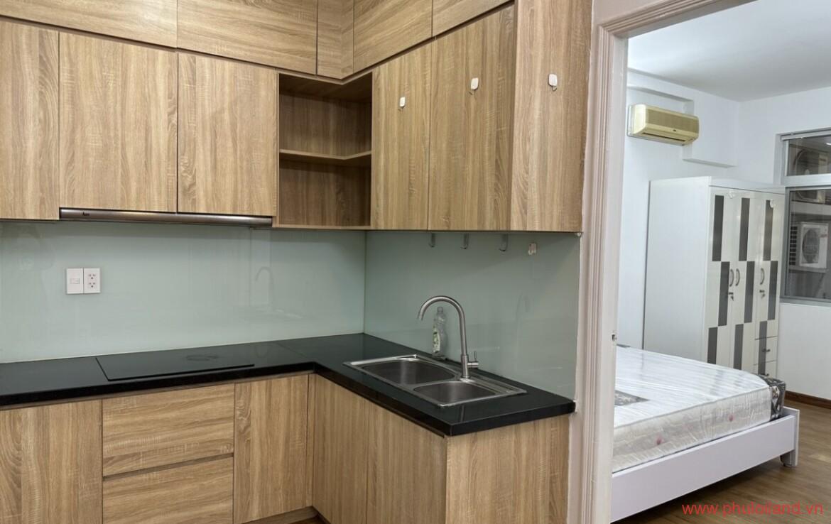 bep cua can ho can cho thue hung vuong 2 1170x738 - Cho thuê căn hộ Hưng Vượng 2 tháng, 60m2, 2pn, 1wc, giá: 12 triệu/ 01 tháng