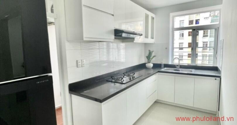 bep-trong-can-ho-can-ban-sky-garden-3 (2)