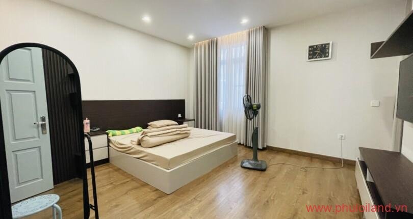 biet-thu-can-ban-co-4-phong-ngu-rong-rai