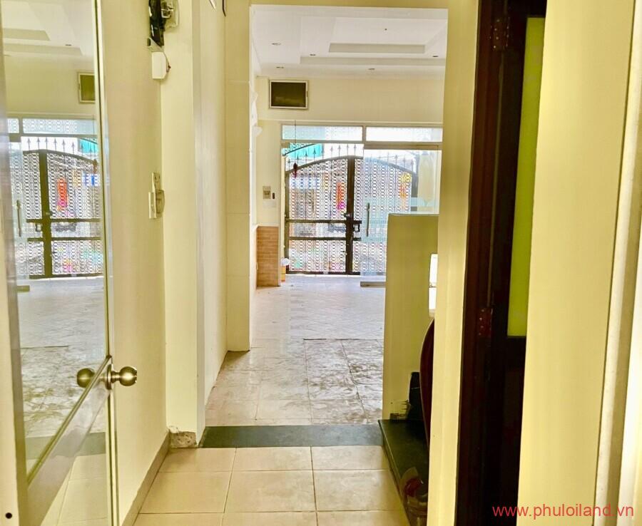 can ban nha duong thu khoa huan quan 1 18 900x738 - CẦN BÁN NHÀ QUẬN 1 NGANG 4M DÀI 19M, 9 PHÒNG VÀ 11 WC