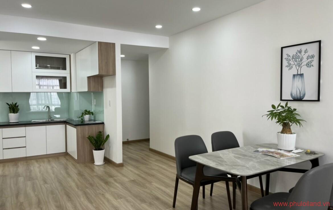 goc bep ban an cua can ho can ban sky garden 3 1 1170x738 - Cần bán căn hộ Sky Garden 3, căn góc 74m2, lầu cao, thiết kế 3pn, 2wc, nhà đẹp như hình- Giá: 3,490 tỷ.