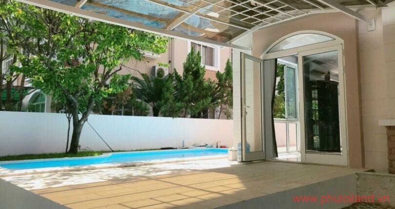 hinh-anh-ho-boi-rieng-trong-biet-thu-ban