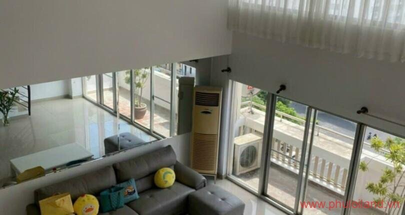 khong-gian-phong-phong-khach-thong-tang-rong-rai