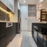 khu-vuc-bep-cua-can-ho-can-ban-riverpark-residence