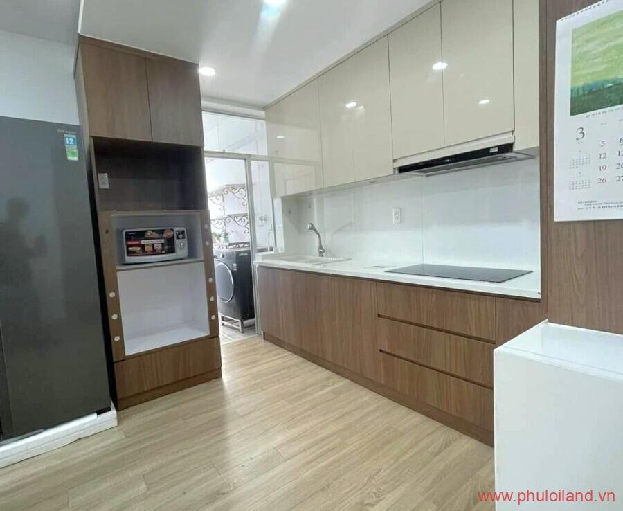 khu vuc bep cua can ho can ban sky garden 2 900x738 - Bán rẻ Căn Hộ Sky Garden 2, căn góc lầu cao 89m2, 3pn, 2wc, giá: 3,550 tỷ thương lượng.