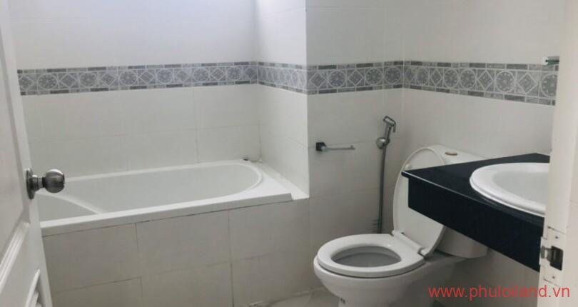 nha-tam-trong-can-ho-penthouse-can-ban