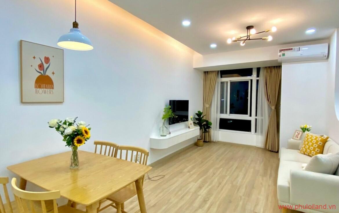 phong khach can ho can ban sky garden 1170x738 - Cần bán căn hộ Sky Garden 3, 2pn, 2wc, full nội thất đẹp như hình - giá: 3,290 tỷ
