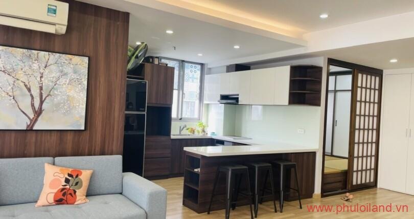 phong-khach-can-ho-cho-thue-nhin-san-golf