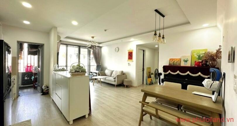 phong-khach-cua-can-ho-can-ban-green-valley