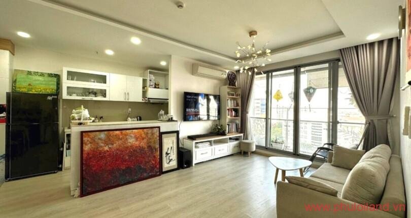 phong-khach-cua-can-ho-can-ban-green-valley (3)