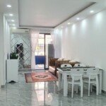 phong-khach-cua-can-ho-can-ban-sky-garden-2 (2)