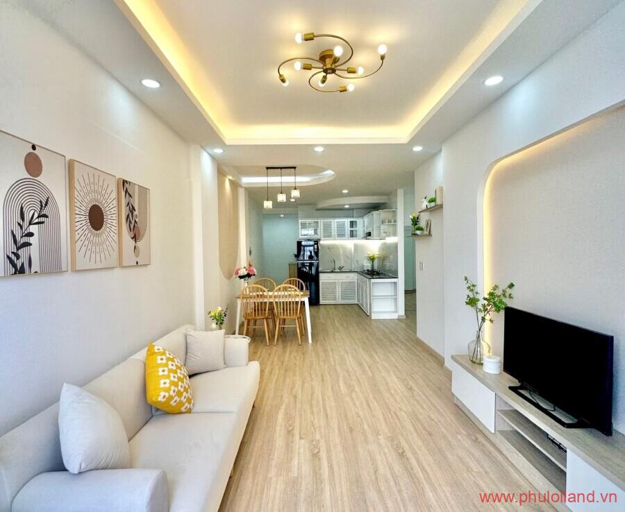 phong khach cua can ho can ban sky garden 2 2 2 900x738 - Bán gấp căn hộ Sky Garden 2, view hồ bơi lầu trung, 81m2, 2pn, 2wc, giá: 3,290 tỷ thương lượng.