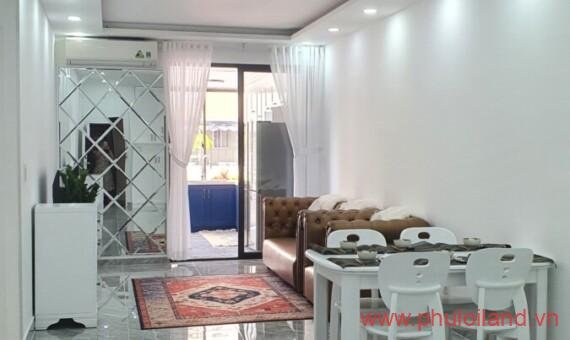 Bán gấp căn hộ Sky Garden 2 , 71m2 + sân, 2pn, 2 toilet, giá: 4,7 tỷ thương lượng.