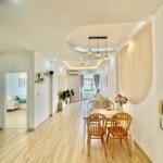 phong-khach-cua-can-ho-can-ban-sky-garden-2 (3)