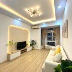 phong-khach-cua-can-ho-can-ban-sky-garden-2