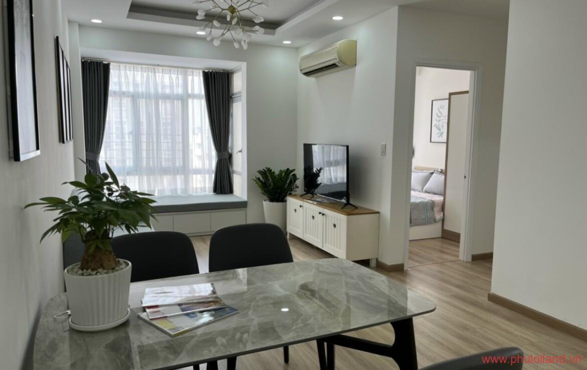 phong khach cua can ho can ban sky garden 3 5 1170x738 - Cần bán căn hộ Sky Garden 3, căn góc 74m2, lầu cao, thiết kế 3pn, 2wc, nhà đẹp như hình- Giá: 3,490 tỷ.