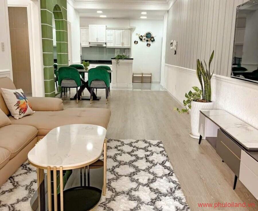 phong khach cua can ho can cho thue sky garden 1 6 900x738 - Sang nhượng căn hộ Sky Garden 1, căn góc 89m2 + sân, 3pn, 2 toilet, giá: 6,250 tỷ thương lượng.