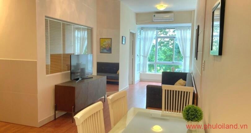 Cho thuê căn hộ Sky Garden 3, 56m2, view hồ bơi, 2pn, 2wc, giá: 550$/ 01 tháng