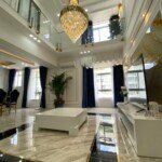 phong-khach-cua-can-penhouse-can-ban-sky-garden-1