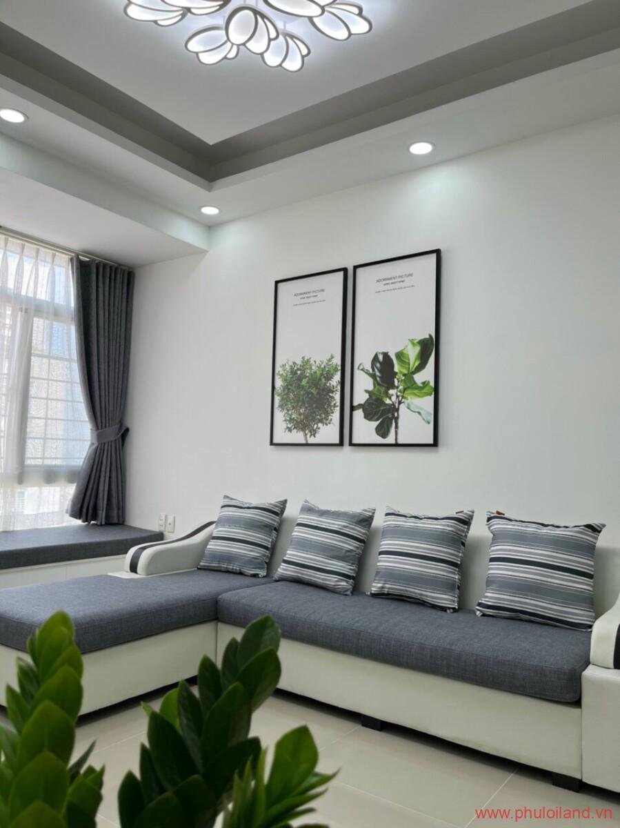 phong khach trong can ho can ban sky garden 3 3 4 - Sang nhượng căn hộ Sky Garden 3, 70m2, lầu cao, thiết kế 2pn, 2wc, nhà như hình- Giá: 3,050 tỷ.