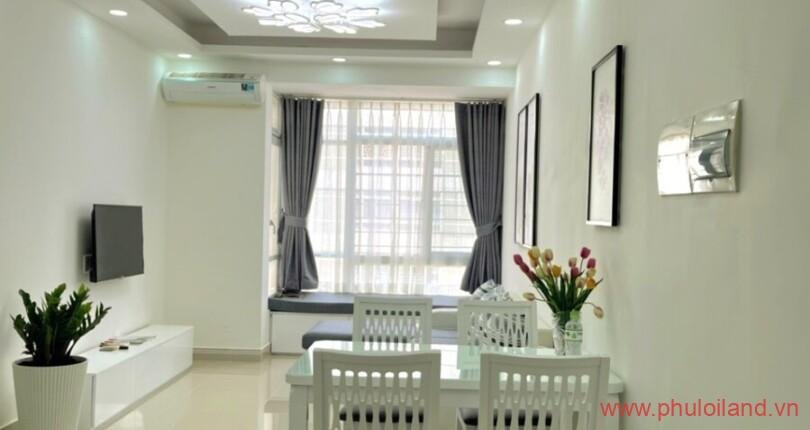 phong-khach-trong-can-ho-can-ban-sky-garden-3 (5)