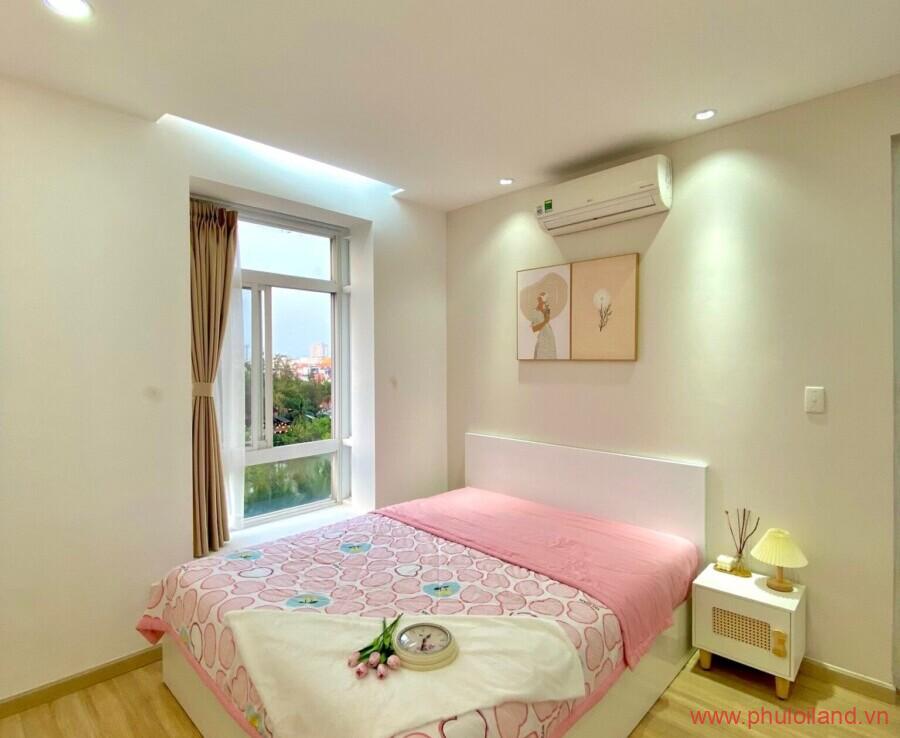 phong ngu can ho can ban sky garden 2 900x738 - Cần bán căn hộ Sky Garden 3, 2pn, 2wc, full nội thất đẹp như hình - giá: 3,290 tỷ