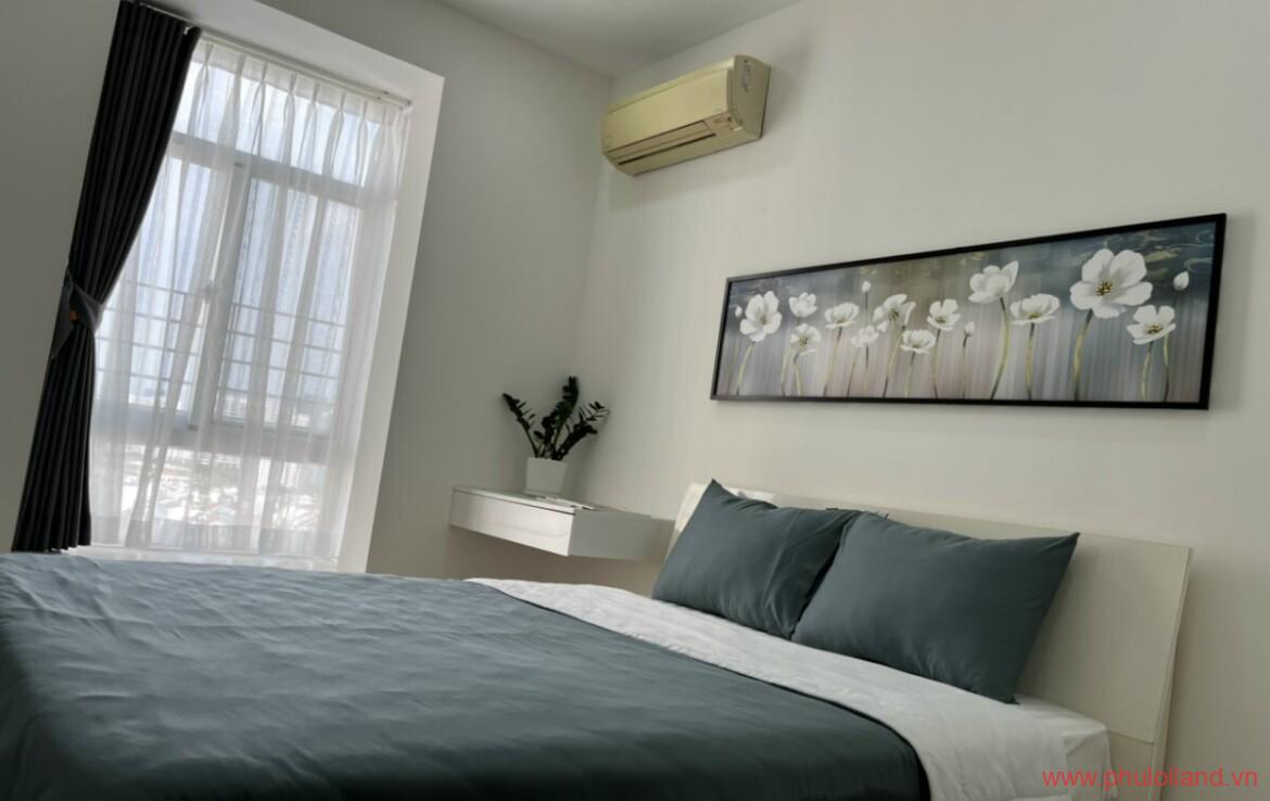 phong ngu chinh cua can ho can ban sky garden 3 3 1170x738 - Cần bán căn hộ Sky Garden 3, căn góc 74m2, lầu cao, thiết kế 3pn, 2wc, nhà đẹp như hình- Giá: 3,490 tỷ.