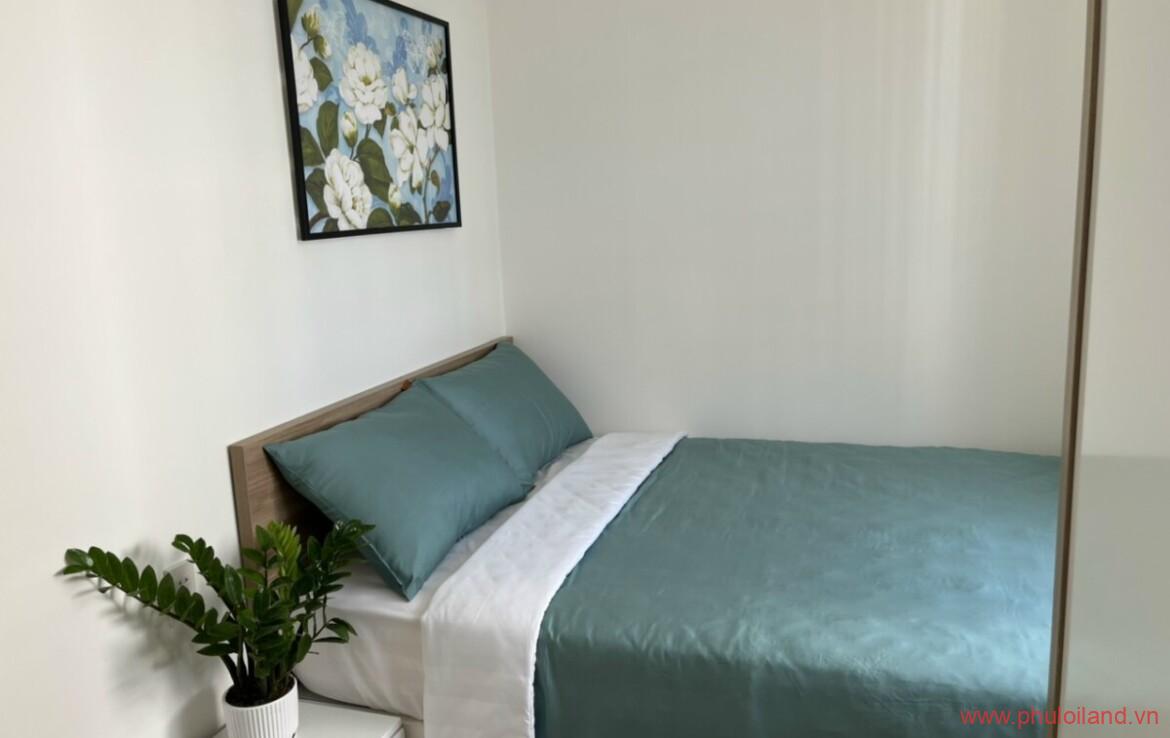 phong ngu cua can ho can ban sky garden 3 2 1 1170x738 - Cần bán căn hộ Sky Garden 3, căn góc 74m2, lầu cao, thiết kế 3pn, 2wc, nhà đẹp như hình- Giá: 3,490 tỷ.