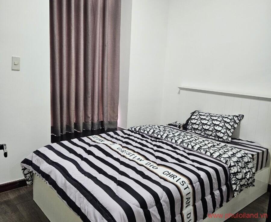 phong ngu phu cua can ho can ban sky garden 3 1 900x738 - Cần bán căn hộ Sky Garden 3, 56m2, 2pn, 2wc, lầu trung, giá: 2,520 tỷ bớt lộc.