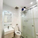 toilet-cua-can-ho-can-ban-sky-garden 3