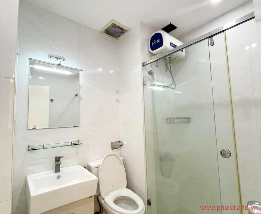 toilet cua can ho can ban sky garden 3 4 900x738 - Sang nhượng căn hộ Sky Garden 3, 56m2, lầu cao, thiết kế 2pn, 1wc, nhà đẹp như hình- Giá: 2,550 tỷ bớt lộc.